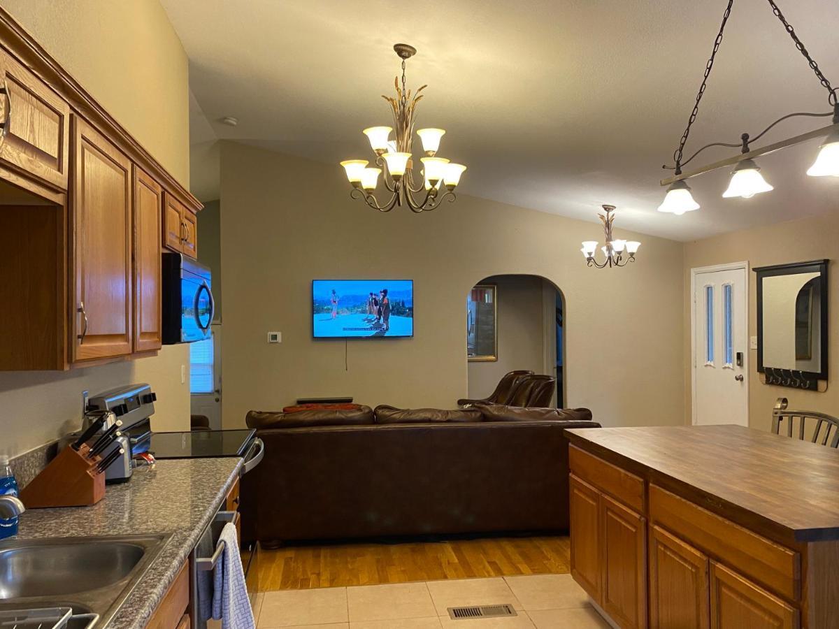 Westside Large Home Колорадо Спрингс Екстериор снимка
